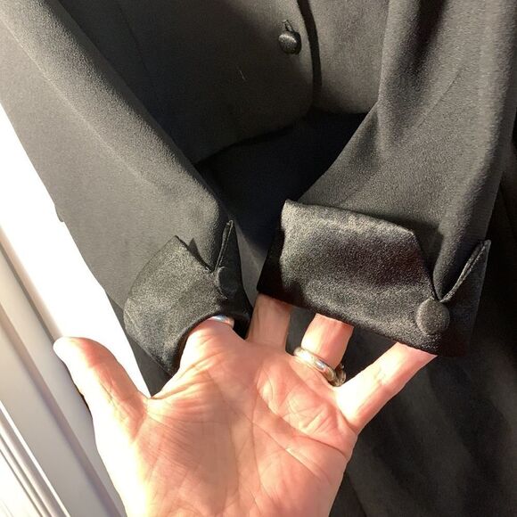 Leslie Belle size 16 petite two-piece suit black with sateen collar & buttons - Picture 4 of 10